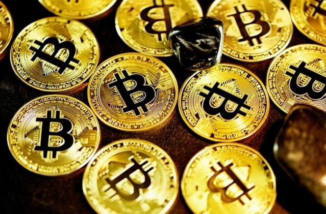 比特币 (BTC) 短暂回升至117，000美元